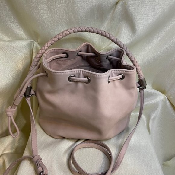 💖This beautiful Universal handbag. It's light tan with a hint of pal pink - Picture 3 of 4